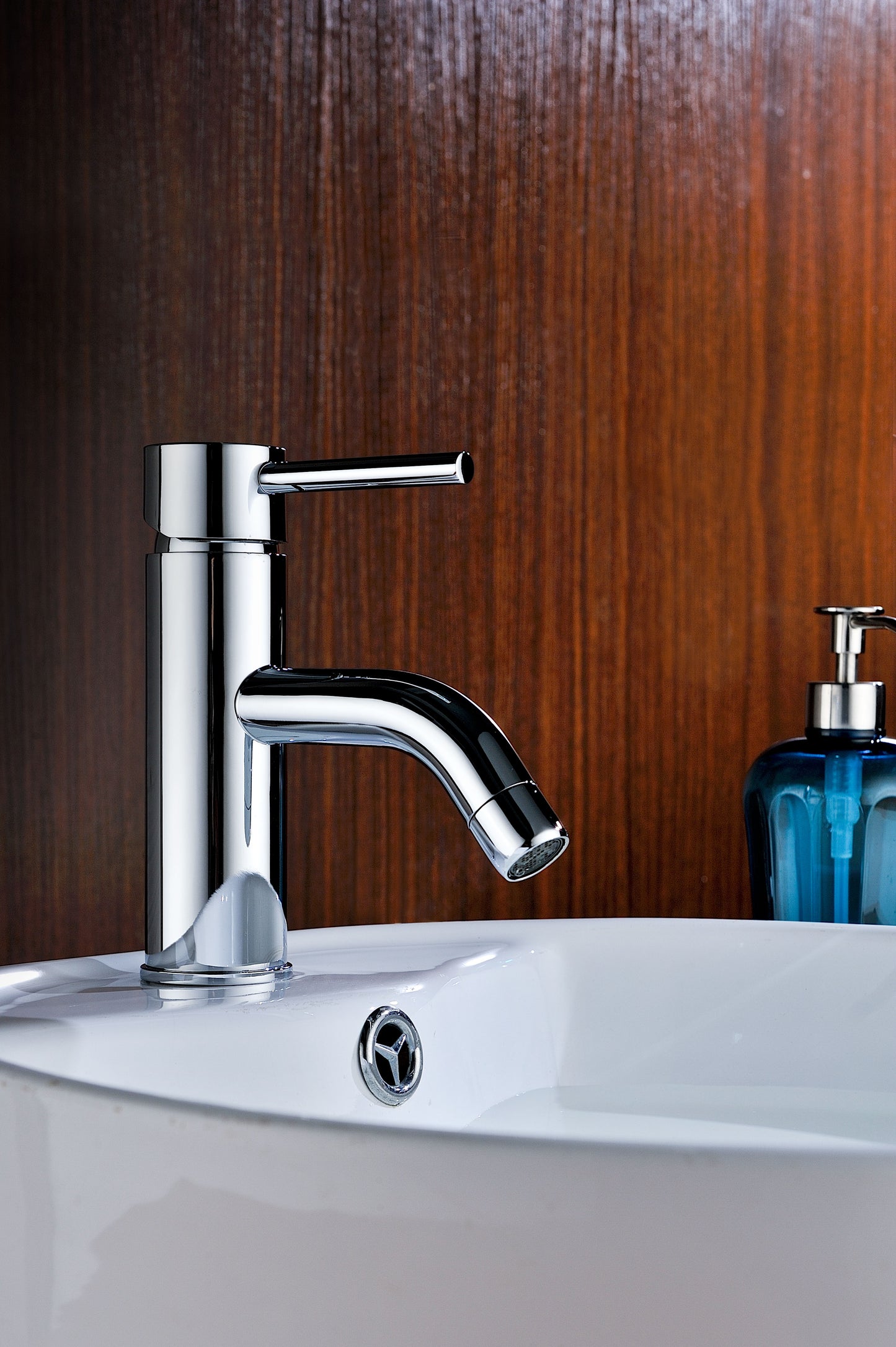 L-AZ030 - Bravo Series Single Hole Single-Handle Low-Arc Bathroom Faucet in Polished Chrome