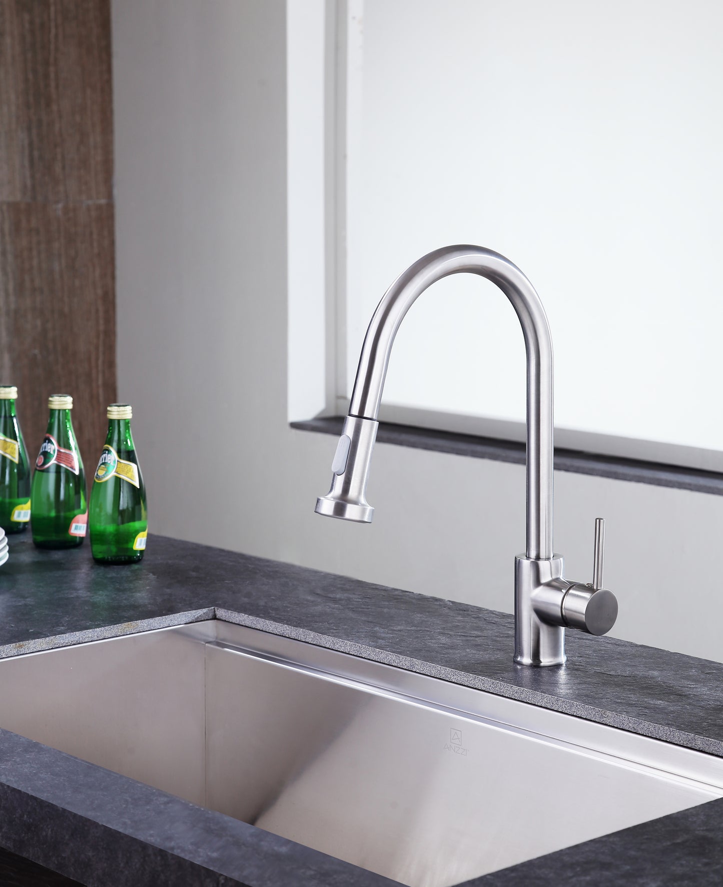 Tycho Single-Handle Pull-Out Sprayer Kitchen Faucet