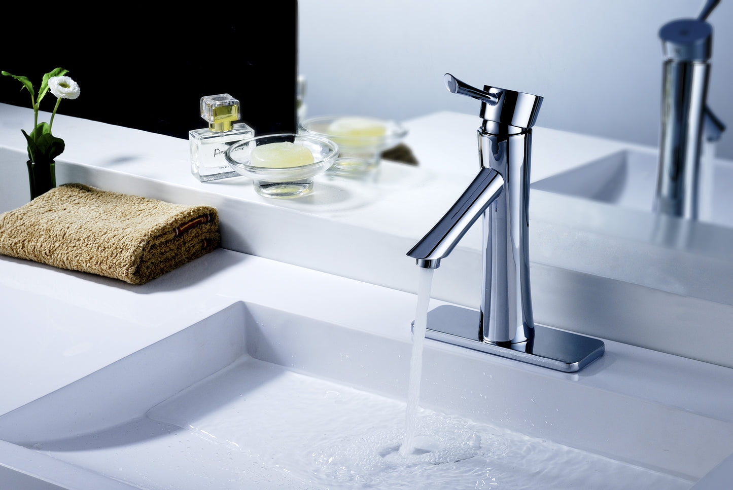 Saga Series Single Hole Single-Handle Low-Arc Bathroom Faucet in Polished Chrome