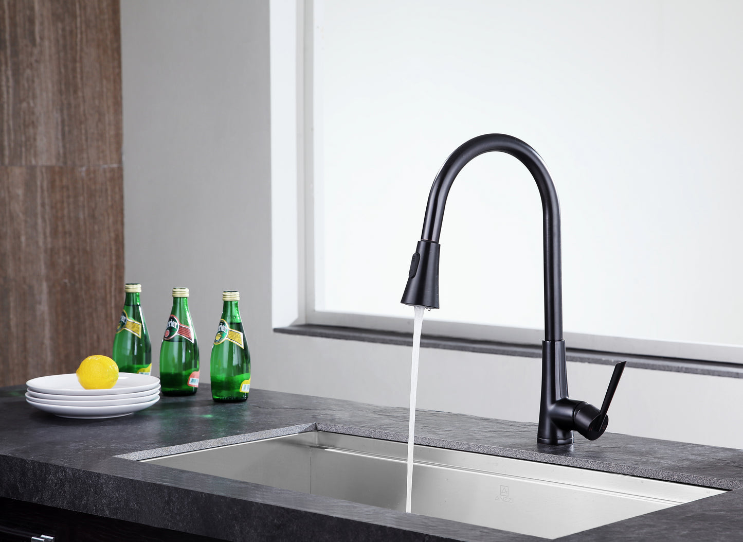 Tulip Single-Handle Pull-Out Sprayer Kitchen Faucet