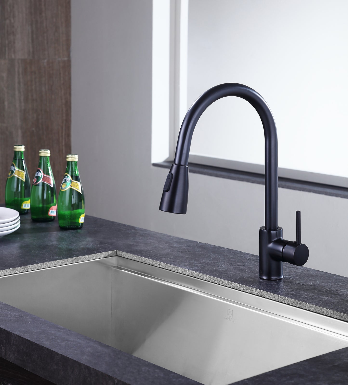 Sire Single-Handle Pull-Out Sprayer Kitchen Faucet
