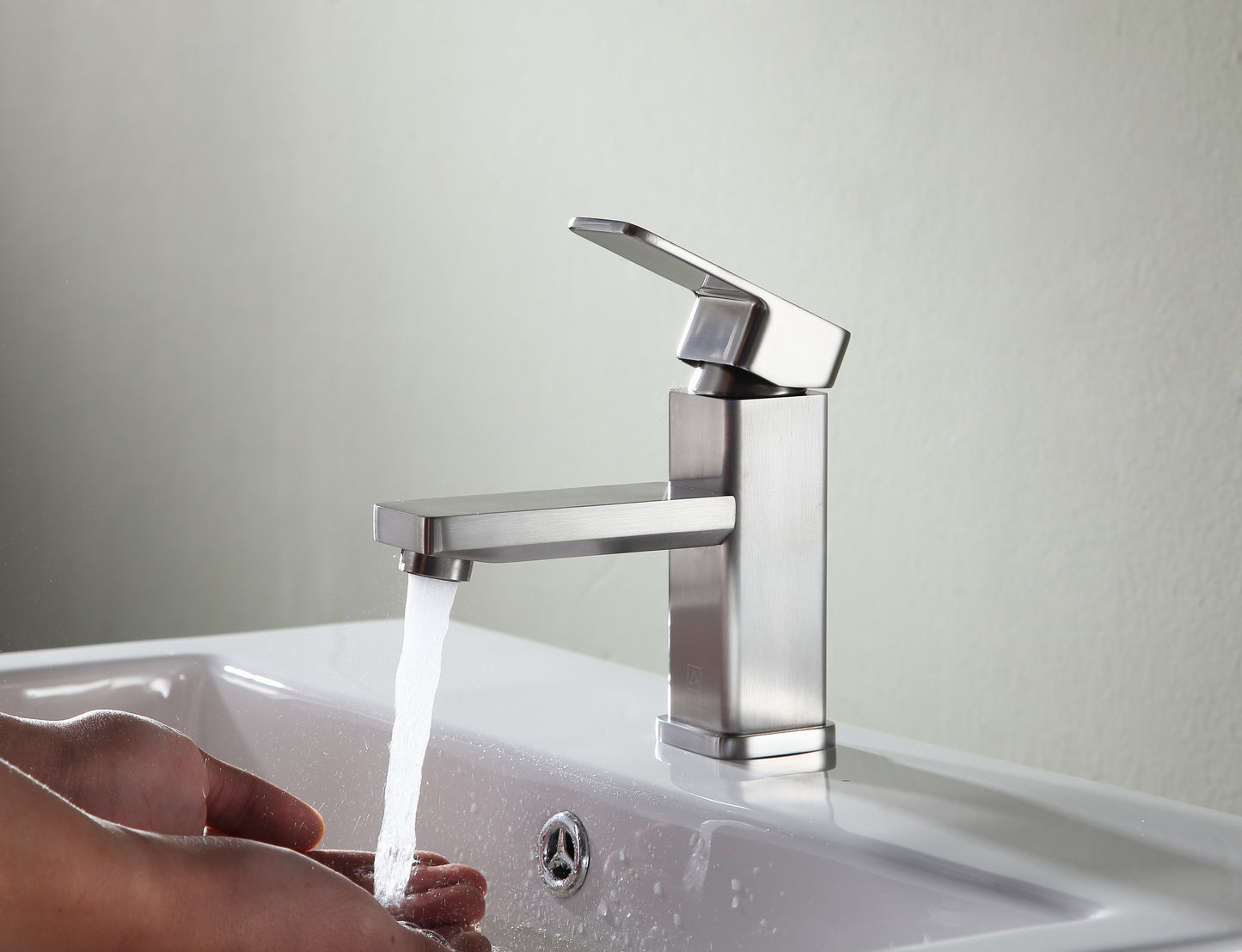 Naiadi Single Hole Single Handle Bathroom Faucet