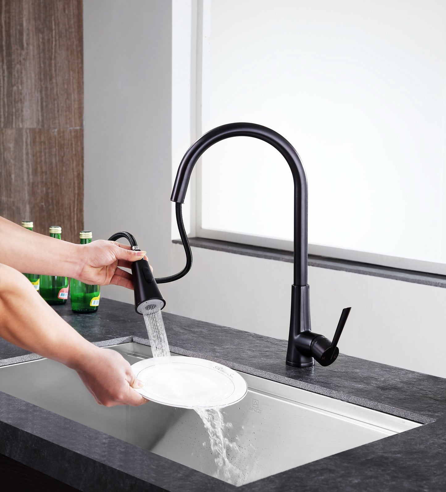 Tulip Single-Handle Pull-Out Sprayer Kitchen Faucet