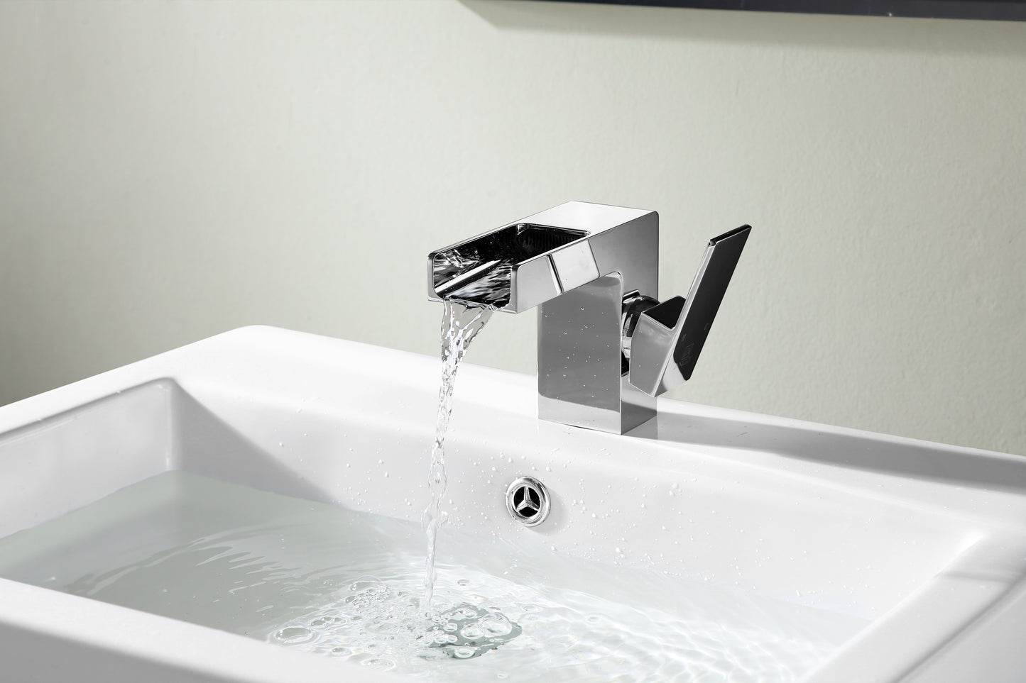 Zhona Series Single Hole Single-Handle Low-Arc Bathroom Faucet in Polished Chrome