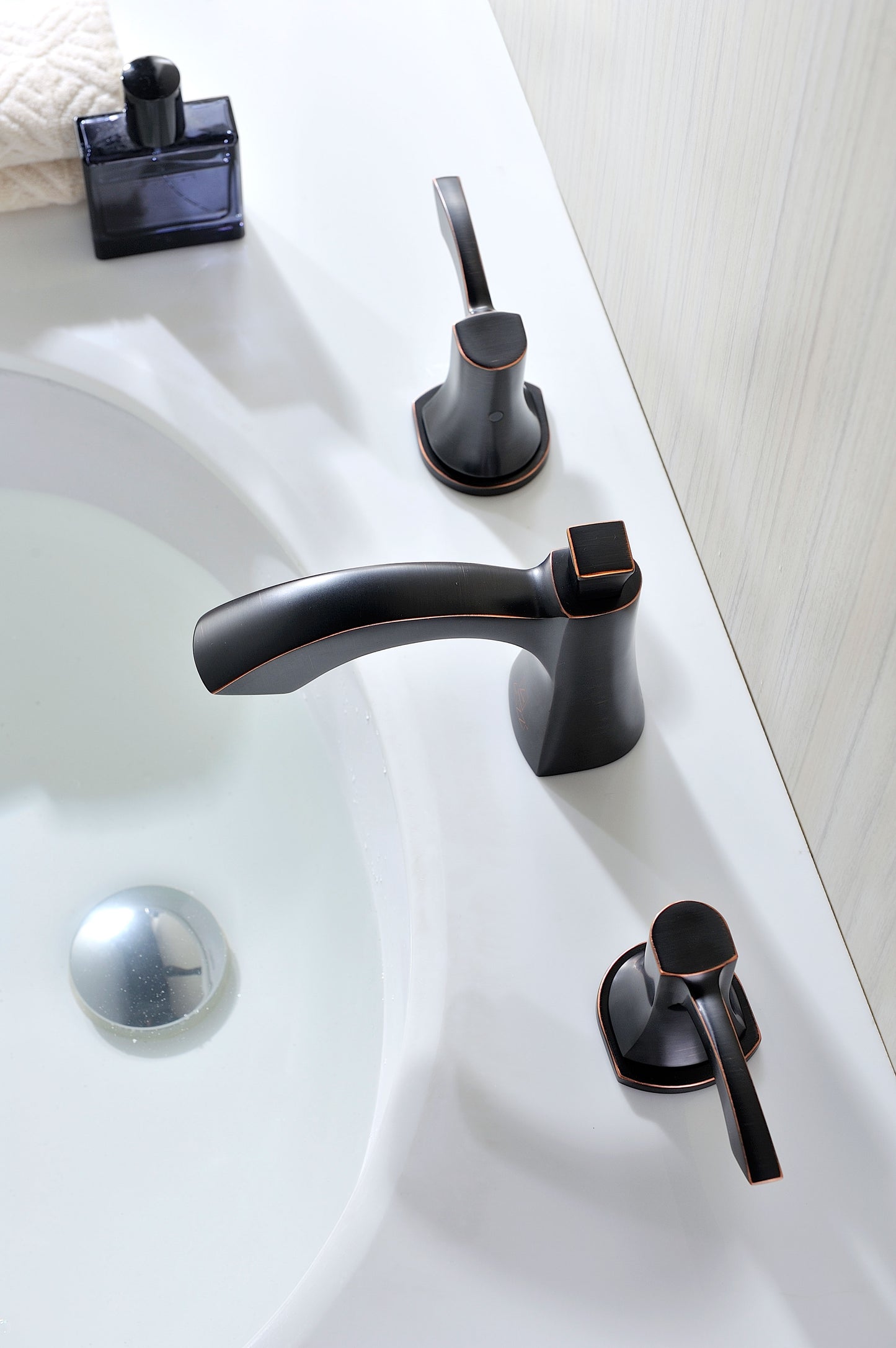 L-AZ015ORB - Sonata Series 8 in. Widespread 2-Handle Mid-Arc Bathroom Faucet in Oil Rubbed Bronze