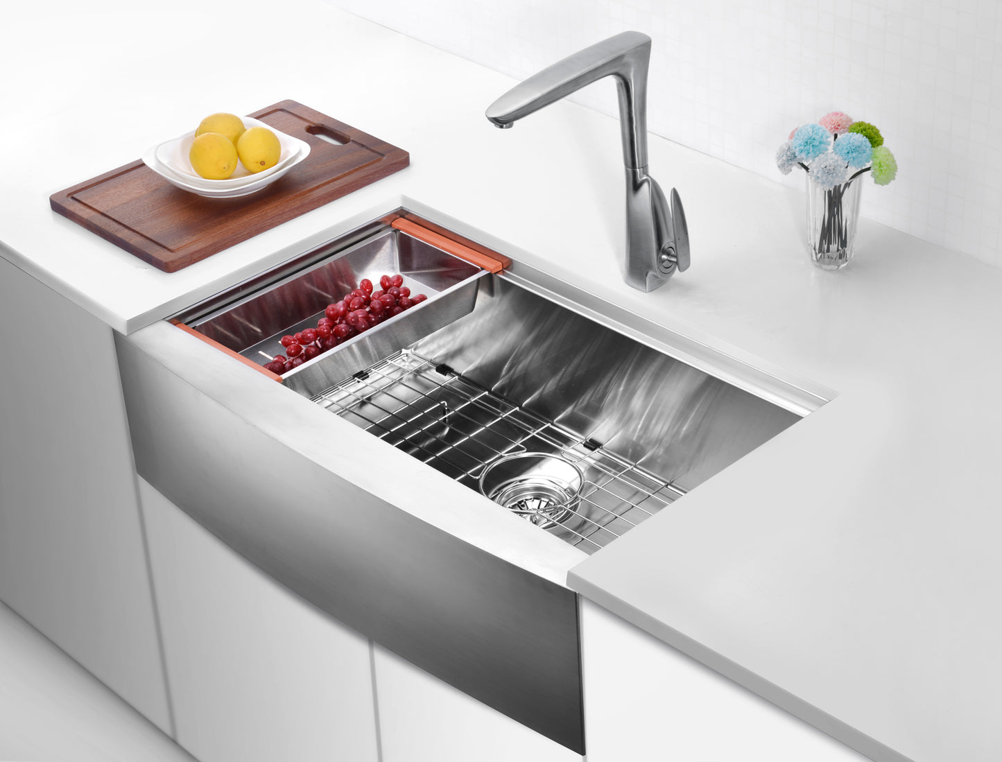 Spa World - Chef's Kiss 33 in. Farm House Kitchen Sink with Cutting Board