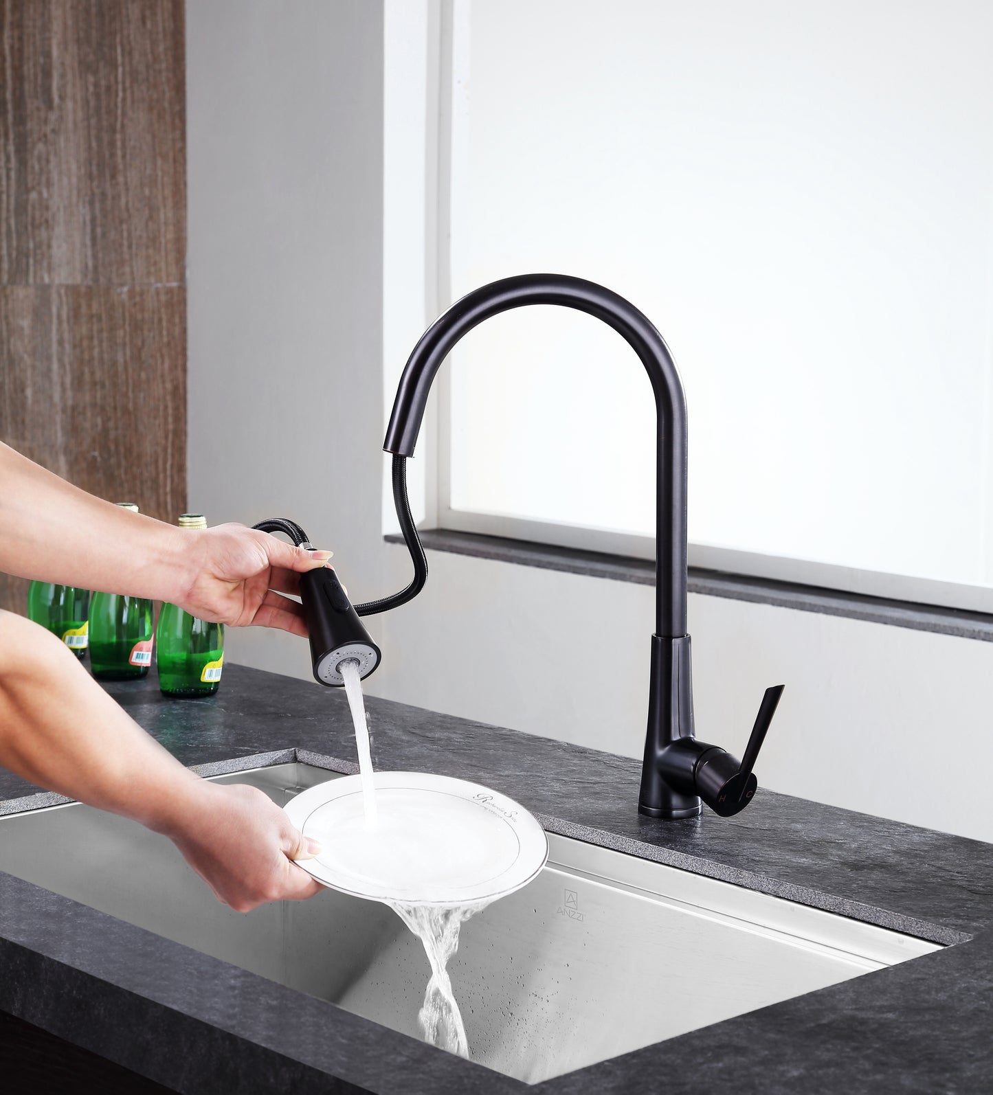 Tulip Single-Handle Pull-Out Sprayer Kitchen Faucet