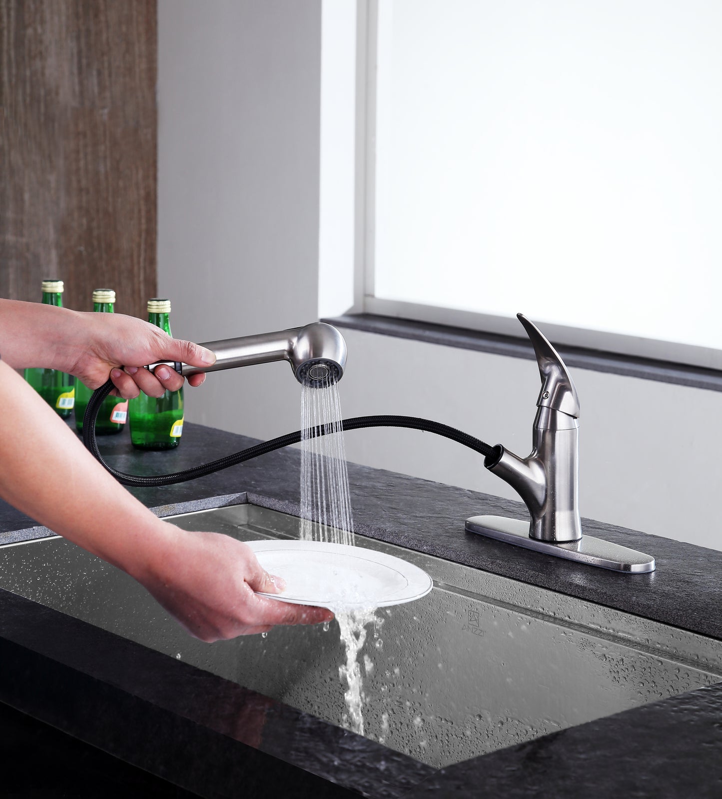Del Acqua Single-Handle Pull-Out Sprayer Kitchen Faucet