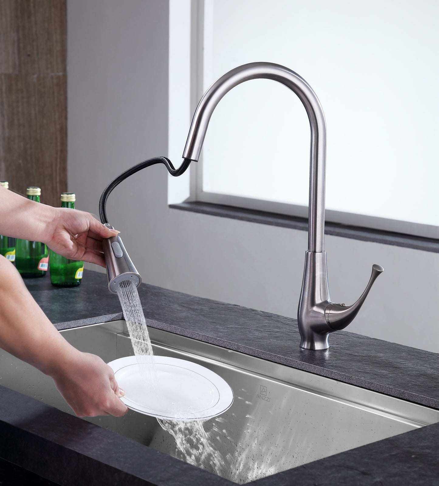 Meadow Single-Handle Pull-Out Sprayer Kitchen Faucet