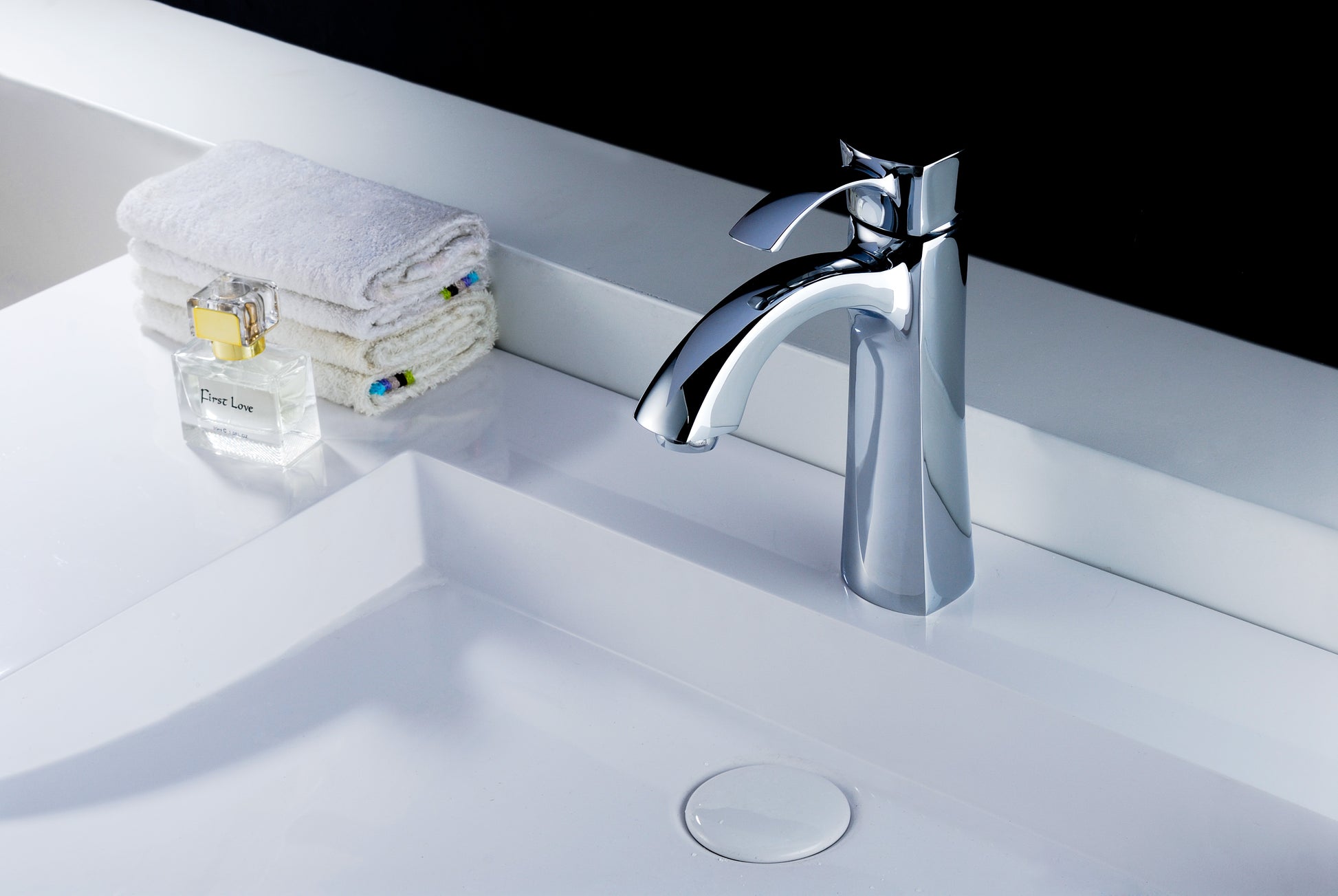 L-AZ013 - Rhythm Series Single Hole Single-Handle Mid-Arc Bathroom Faucet in Polished Chrome