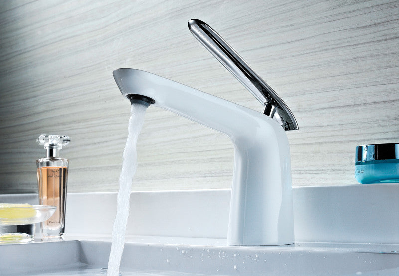 Etude Series Single Hole Single-Handle Low-Arc Bathroom Faucet in Polished Chrome